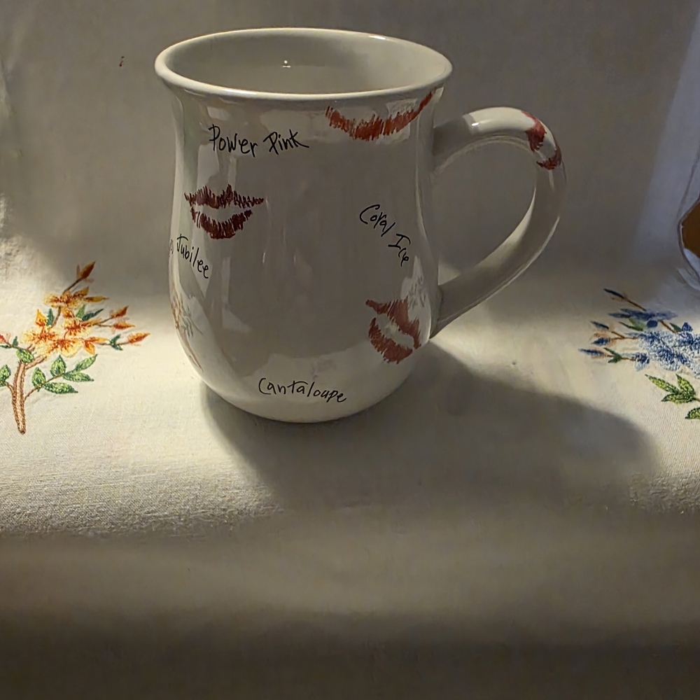 Vintage 1950's To 1960's Mary Kay "Lipstick Kisses" collectible coffee mug.